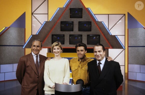 Sur le plateau de l'émission "Pyramide", de gauche à droite, Patrice LAFFONT, Michèle LAROQUE, Gérard HOLTZ et Paul-Loup SULITZER. Date inconnue . © Michel Marizy via Bestimage