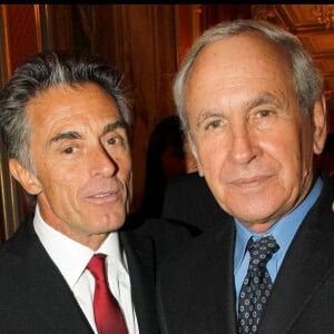 Gérard Holtz et Patrice Laffont quand il eçoit la Médaille de Mérite au Palais de l'Elysée à Paris Gérard Holtz et Patrice Laffont