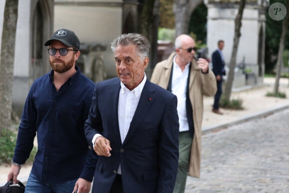 Gerard Holtz arrive aux funérailles de Patrice Laffont au cimetière du Père Lachaise le 23 août 2024 à Paris, France. Photo par Nasser Berzane/ABACAPRESS.COM