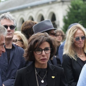 Rachida Dati, Gerard Holtz arrive aux funérailles de Patrice Laffont au cimetière du Père Lachaise le 23 août 2024 à Paris, France. Photo par Nasser Berzane/ABACAPRESS.COM