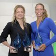 Kim Clijsters et Yanina Wickmayer lors de la remise des récompenses de la WTA à Miami le 24 mars