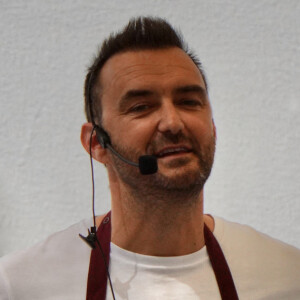 Des moments très rares pour ce chef culinaire qui fait toujours attention à ne pas dévoiler le visage de son fils
Cyril Lignac participe à l'événement Chef of Saint Tropez à Saint-Tropez, France, le 7 mai 2022. Photo par ABACAPRESS.COM