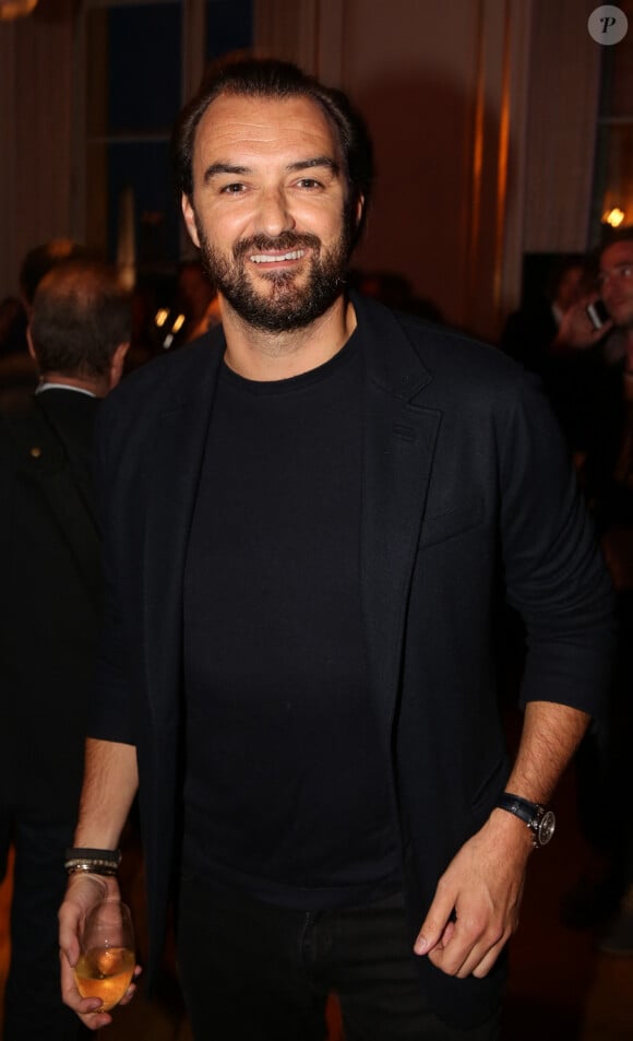 Une jolie façon de montrer que le petit garçon a bien grandi
Cyril Lignac lors de la soirée 'Life Can Be Perfect' by Bollinger, a l'Hotel Crillon a Paris, France, le 12 septembre 2017. Photo par Jerome Domine/ABACAPRESS.COM