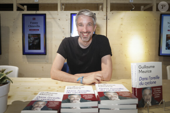 La joyeuse bande sera aux commandes d'une nouvelle émission intitulée "La Dernière", qui sera diffusée tous les dimanches de 18h à 20h.
Guillaume Meurice lors du Festival du Livre de Paris , France, le 12 avril 2024. © Jack Tribeca / Bestimage