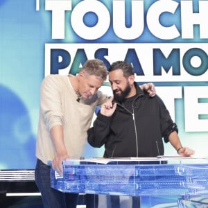 Exclusif - Matthieu Delormeau, Cyril Hanouna sur le plateau de l'émission TPMP (Touche Pas à Mon Poste) présentée en direct par C.Hanouna et diffusée sur C8 - Paris le 9 janvier 2023 - © Jack Tribeca / Bestimage