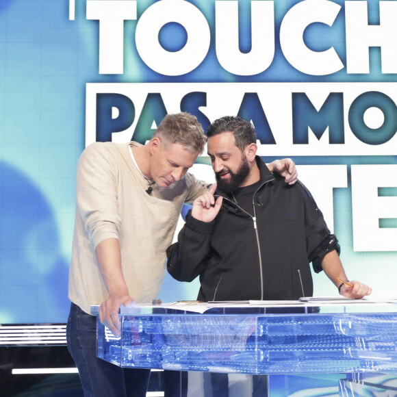 Exclusif - Matthieu Delormeau, Cyril Hanouna sur le plateau de l'émission TPMP (Touche Pas à Mon Poste) présentée en direct par C.Hanouna et diffusée sur C8 - Paris le 9 janvier 2023 - © Jack Tribeca / Bestimage
