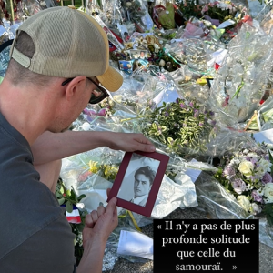 En effet, il s'est rendu à Douchy pour saluer la mémoire d'Alain Delon, disparu à 88 ans
Matthieu Delormeau immortalisé à Douchy pour rendre hommage à Alain Delon. Instagram