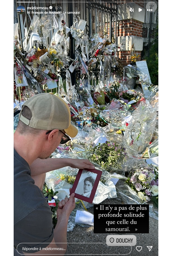 En effet, il s'est rendu à Douchy pour saluer la mémoire d'Alain Delon, disparu à 88 ans
Matthieu Delormeau immortalisé à Douchy pour rendre hommage à Alain Delon. Instagram