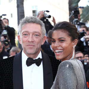 Vincent Cassel et sa fiancée Tina Kunakey à la montée des marches du film " Les Filles du Soleil " lors du 71ème Festival International du Film de Cannes, le 12 mai 2018