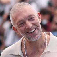 Vincent Cassel pose avec sa fille Amazonie (4 ans), qu'il a eue avec Tina Kunakey : vacances en Espagne en famille