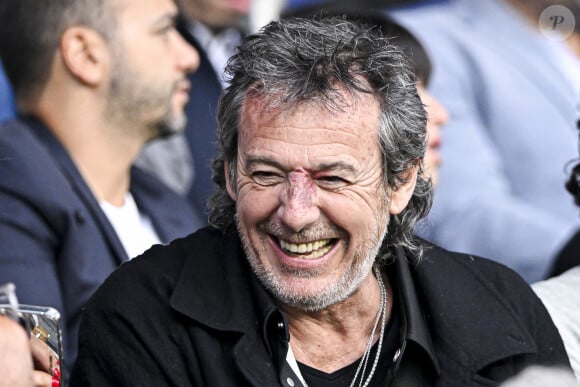 Très choqué par cette pratique, Jean-Luc Reichmann a décidé de partager ce moment gênant avec sa communauté. 
Jean-Luc Reichmann durant le match Paris Saint-Germain PSG VS Toulouse TFC au Parc des Princes à Paris, France. Photo by Victor Joly/ABACAPRESS.COM