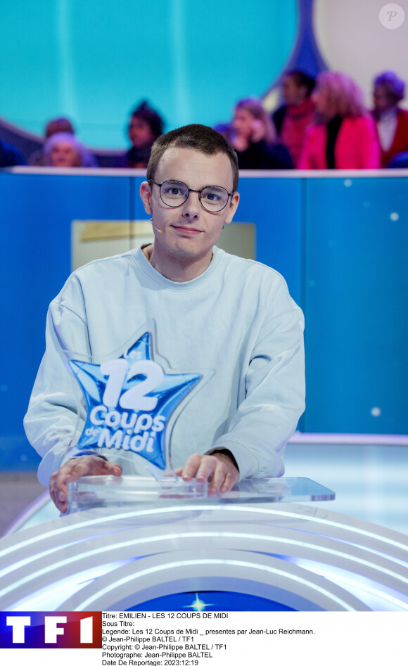 Toutefois, celui qui accompagne Emilien tous les midis sur TF1 n'a pas été vraiment compris par les internautes.
Emilien, le champion des "12 coups de midi" sur TF1.