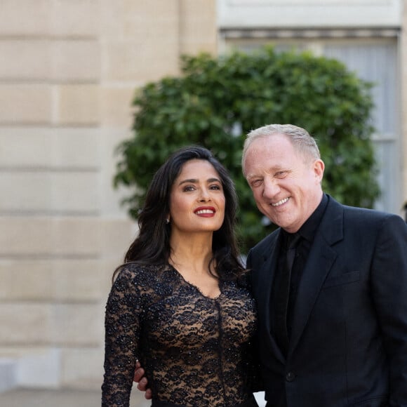 L'actrice américano-mexicaine Salma Hayek et son mari, l'homme d'affaires français François-Henri Pinault, arrivent pour assister à un dîner d'État officiel dans le cadre de la visite d'État du président américain en France, au palais présidentiel de l'Élysée à Paris, France, le 8 juin 2024. Photo par Raphael Lafargue/ABACAPRESS.COM