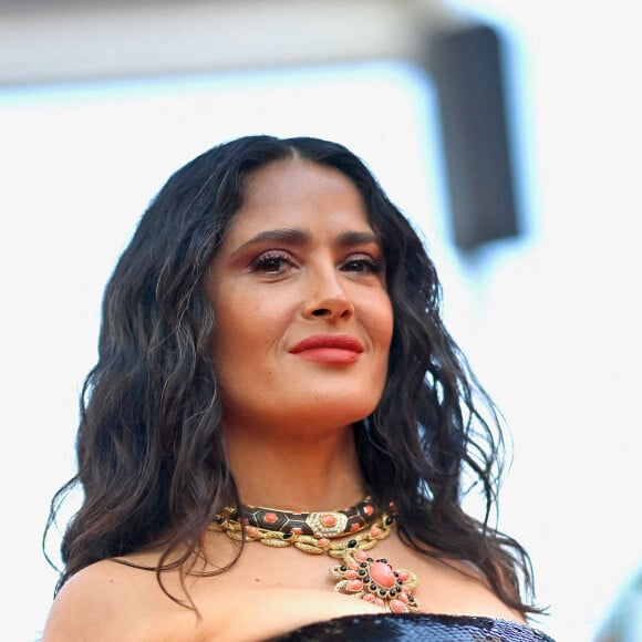 Salma Hayek assiste au tapis rouge 'Emilia Perez' lors de la 77e édition du Festival de Cannes au Palais des Festivals le 18 mai 2024 à Cannes, France. Photo par Franck Castel/ABACAPRESS.COM