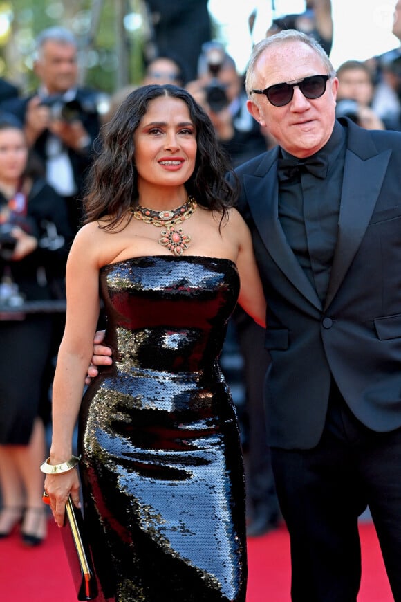 La femme de François Pinault a bien sûr des secrets pour rester jeune et belle...Salma Hayek et François-Henri Pinault assistent au tapis rouge 'Emilia Perez' lors de la 77e édition du Festival de Cannes au Palais des Festivals le 18 mai 2024 à Cannes, France. Photo par Franck Castel/ABACAPRESS.COM