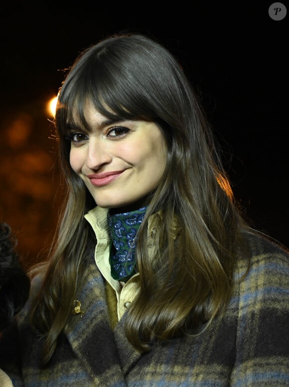 Clara Luciani - La chanteuse Clara.Luciani est la marraine des illuminations des Champs Elysées le 21 novembre 2021. © Coadic Guirec / Bestimage 