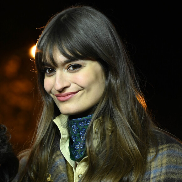 Clara Luciani - La chanteuse Clara.Luciani est la marraine des illuminations des Champs Elysées le 21 novembre 2021. © Coadic Guirec / Bestimage 