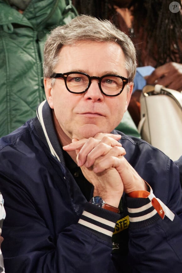 "Elle a sauté sur une mine"
Guillaume de Tonquédec dans les tribunes des Internationaux de France de tennis de Roland Garros 2024 à Paris, France, le 1er juin 2024. © Jacovides-Moreau/Bestimage 