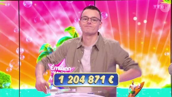 Il a gagné plus d'un million d'euros mais est aussi désormais reconnu dans la rue.
Emilien sur le plateau des "Douze coups de midi"