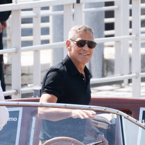 George Clooney et sa femme Amal Clooney arrivent au Lido lors du 81ème Festival International du Film de Venise (Mostra), le 30 août 2024. © Tiziano Da Silva / Bestimage