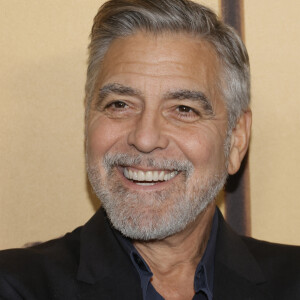 Brad Pitt a confié comment George Clooney a fait l'acquisition de sa maison à Brignoles

George Clooney - Première du film "The Boys in The Boat" à Los Angeles, le 11 décembre 2023.