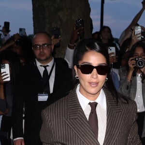 Leila Bekhti - Arrivées au défilé de mode Hommes printemps-été 2025 "AMI Alexandre Mattiussi" lors de la fashion week de Paris. Le 20 juin 2024 © Denis Guignebourg / Bestimage