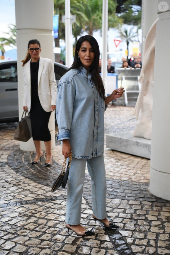 Leïla Bekhti arrive à l'hôtel Martinez lors du 77ème Festival International du Film de Cannes (14 - 25 mai 2024), le 16 mai 2024.