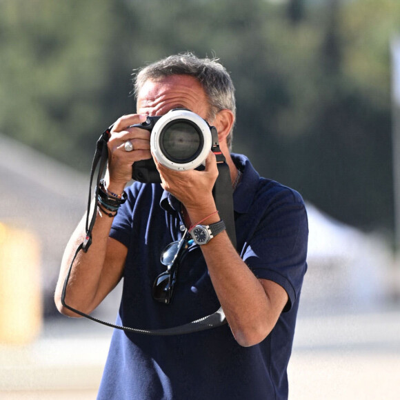 Nikos Aliagas - Passation de la flamme olympique de la Grèce à la France au stade panathénaïque d'Athènes, Grèce, le 26 avril 2024. © Nikos Zagas/Bestimage