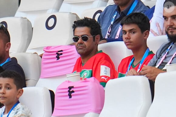 Jamel Debbouze et son fils Léon assistent à la demi-finale de football entre le Maroc et l'Espagne (1-2) lors des Jeux Olympiques de Paris2024 (JO) le 5 aout 2024.