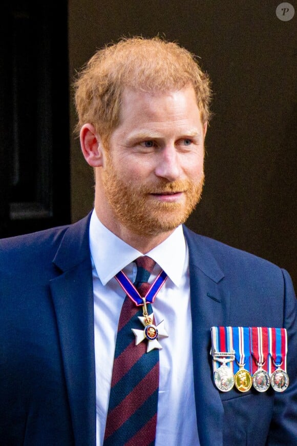 Le prince Harry, duc de Sussex arrive à la célébration du 10ème anniversaire des Invictus Games, en la cathédrale Saint-Paul à Londres, le 8 mai 2024. Venu sans sa femme et ses enfants, il ne rencontrera pas son père qui lutte actuellement contre un cancer. © MISC/Backgrid USA/Bestimage 