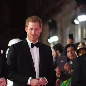 Le prince William, duc de Cambridge et le prince Harry lors de la premiere de Star Wars, épisode VIII : Les Derniers Jedi au Royal Albert Hall à Londres le 12 décembre 2017. 