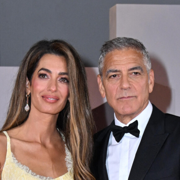 George Clooney et sa femme Amal Clooney à la projection de "Wolfs" lors du 81ème festival international du film de Venise, la Mostra. © Lucia Sabatelli / Bestimage