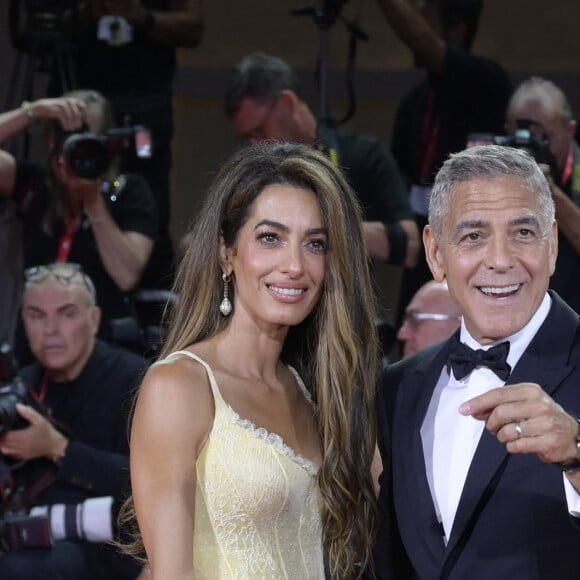 George Clooney et sa femme Amal Clooney à la projection de "Wolfs" lors du 81ème festival international du film de Venise, la Mostra. © Lucia Sabatelli / Bestimage