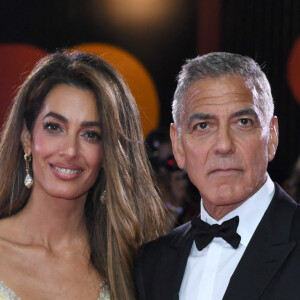 George Clooney et sa femme Amal Clooney à la projection de "Wolfs" lors du 81ème festival international du film de Venise, la Mostra. © Lucia Sabatelli / Bestimage