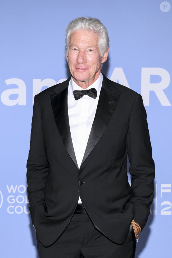 Le moment où Richard Gere a soufflé sa 75ème bougie bien entouré ! 
Richard Gere au photocall du gala de l'amfAR lors du 81ème festival international du film de Venise, la Mostra le 1er septembre 2024.