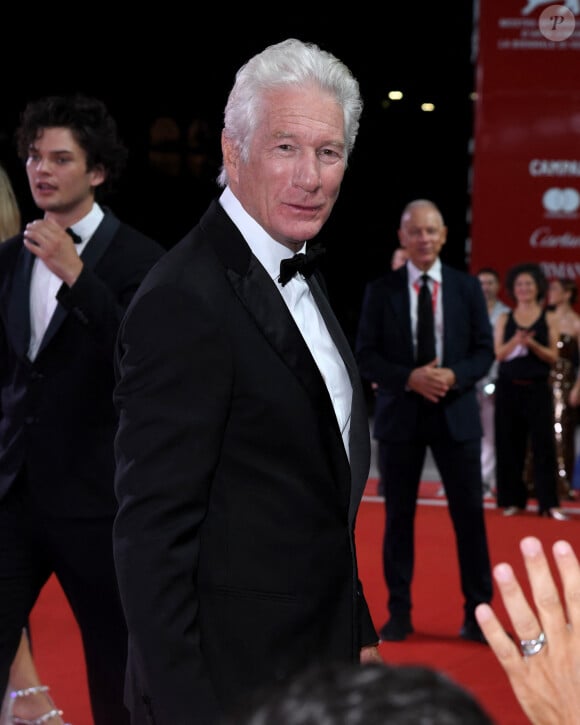 Richard Gere à la projection de "Wolfs" lors du 81ème festival international du film de Venise, la Mostra. © Lucia Sabatelli / Bestimage)