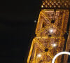 Illustrations de la pleine lune alignée sur les anneaux olympiques de la Tour Eiffel à Paris, le 20 juillet 2024. 