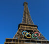 Illustration des anneaux olympiques sur la Tour Eiffel à Paris pour les Jeux Olympiques 2024. Le 10 juillet 2024 © Mickael Chavet / Zuma Press / Bestimage 