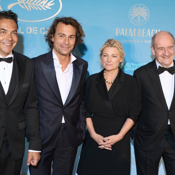 Patrick Cohen, Bertrand Chameroy, Anne-Elisabeth Lemoine, Pierre Lescure - Photocall du dîner d'ouverture du 77ème Festival International du Film de Cannes, au Carlton. Le 14 mai 2024 © Borde-Jacovides-Moreau / Bestimage 