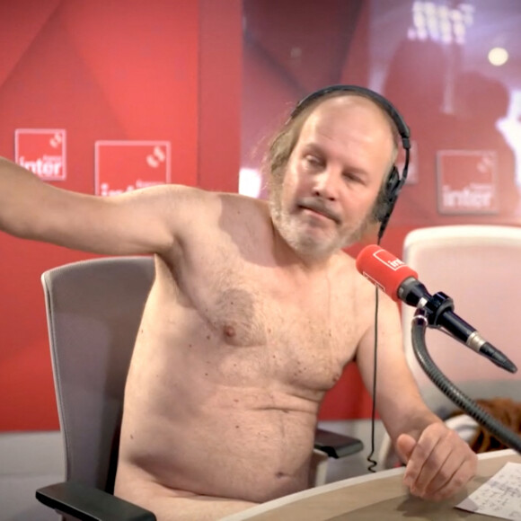 Philippe Katerine s'est mis tout nu pour sa première chronique sur France Inter le 29 août 2024. © France Inter via Bestimage
