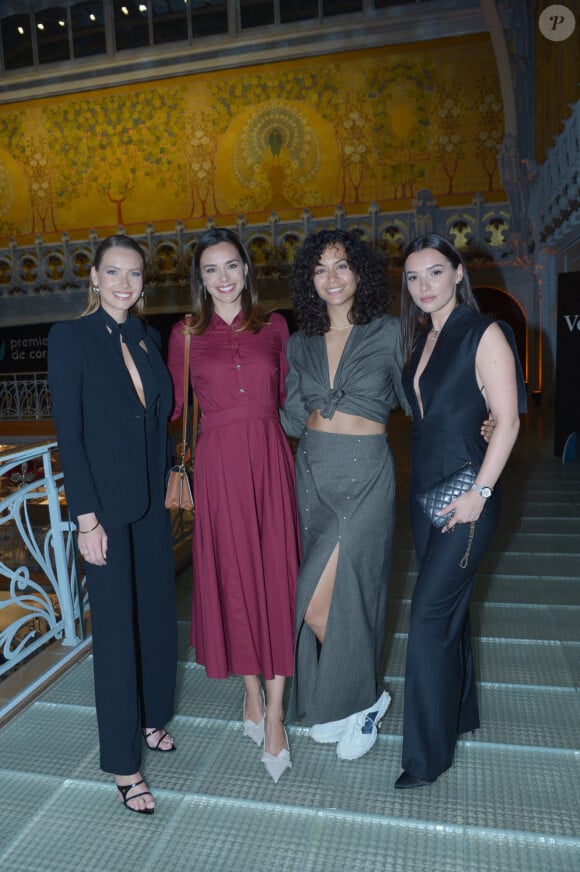 Chaque fin d'année, une nouvelle reine de beauté est élue
Amandine Petit (miss France 2021), Marine Lorphelin (Miss France 2013), Vaimalama Chaves (Miss France 2019)- Dîner de charité Breitling à la Samaritaine pour l'association "Premiers de Cordée" à Paris le 4 avril 2024. © Rachid Bellak/Bestimage