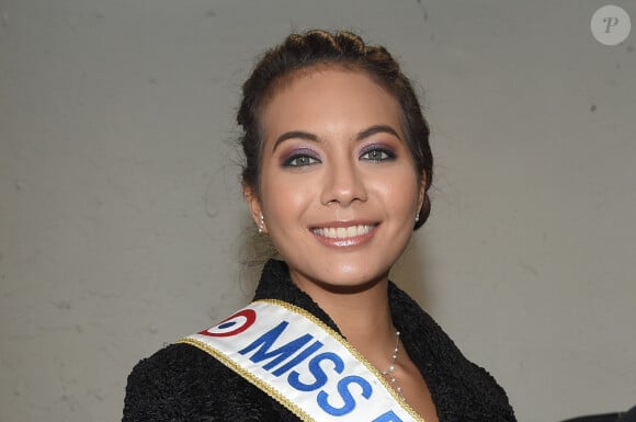 En décembre 2018, c'est Vaimalama Chaves qui a été élue Miss France 2019
Vaimalama Chaves (Miss France 2019) en visite dans les écuries de l'hippodrome lors du Grand Prix de France 2019 à l'hippodrome de Vincennes à Paris, France, le 10 février 2019. © Coadic Guirec/Bestimage 