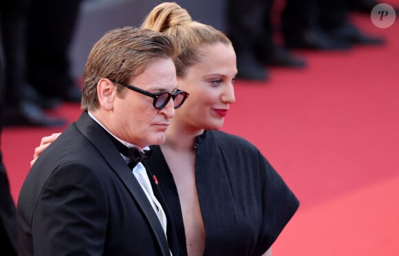 Benoît Magimel et sa femme Margot Pelletier - Montée des marches du film " Elémentaire " pour la cérémonie de clôture du 76ème Festival International du Film de Cannes, au Palais des Festivals à Cannes. Le 27 mai 2023 © Jacovides-Moreau / Bestimage 