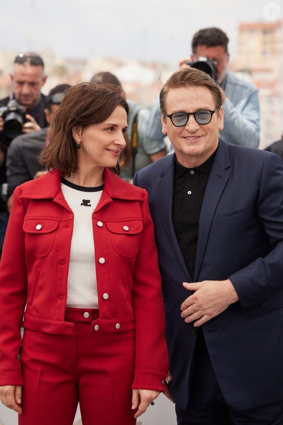 Juliette Binoche et Benoît Magimel au photocall de "La Passion de Dodin Bouffant" lors du 76ème Festival International du Film de Cannes, France, le 25 mai 2023. © Jacovides-Moreau/Bestimage 