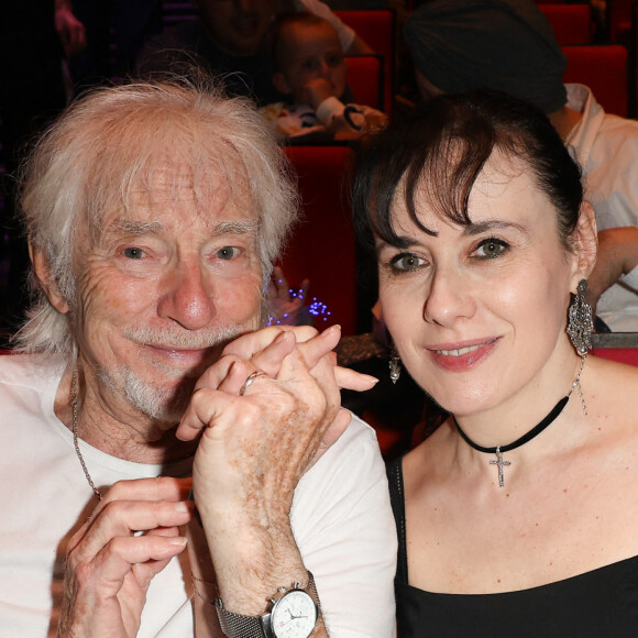 Marié en 2023 à Murielle Mégévand, ils sont ensemble depuis plus de vingt ans
Hugues Aufray avec sa femme Muriel Mégevand - Concert de Chantal Goya "Sur la route enchantée" au Palais des Congrès à Paris le 18 mai 2024. © Coadic Guirec/Bestimage