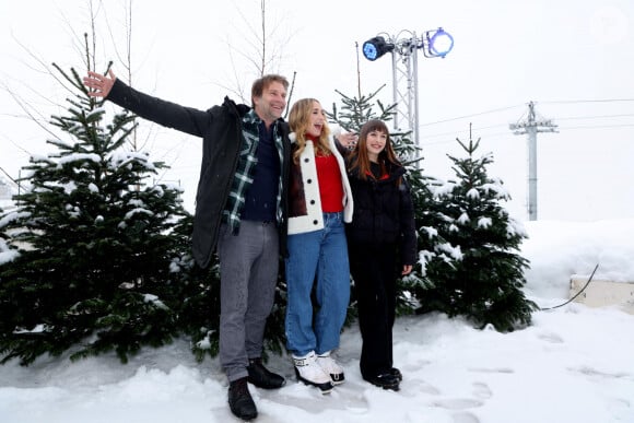 Thomas Jouannet et ses filles Chloé Jouannet, Mado Jouannet - Photocall du court-métrage "Allez ma fille", réalisé par C.Jouannet, lors du 27ème Festival International du Film de Comédie de l'Alpe d'Huez, le 18 janvier 2024. © Dominique Jacovides / Bestimage 