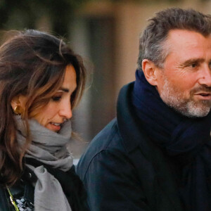 Alexandre Brasseur et sa compagne Isabelle Regourd - Hommage à Charlotte Valandrey en l'église Saint François-Xavier à Paris le 6 octobre 2022. © Christophe Clovis/Bestimage