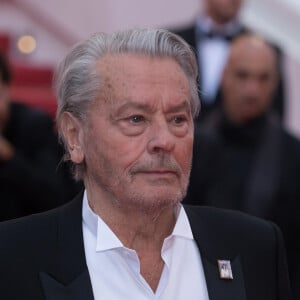 Les tensions familiales passées semblent oubliées, aucune contestation n’a été annoncée
Alain Delon. Montée des marches du film "A Hidden Life" lors du 72ème Festival International du Film de Cannes. Le 19 mai 2019 