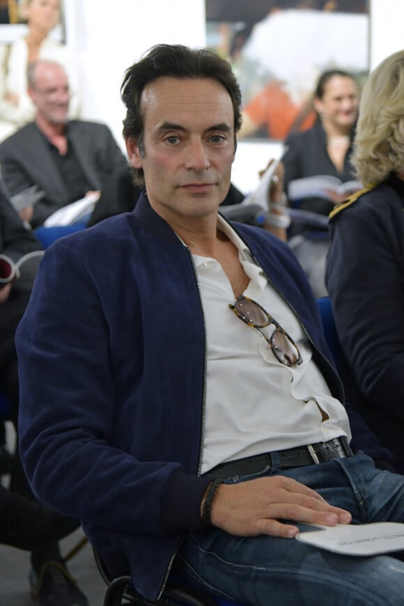 Anthony Delon - Vente aux enchères de photographies d'exception au profit de l'association "La Chaine de L'Espoir, Enfants à Coeur - Mireille Darc" à la maison de ventes Cornette de St Cyr à Paris le 11 octobre 2018. © Giancarlo Gorassini/Bestimage 