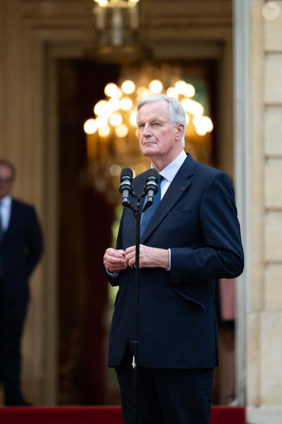 Le premier ministre Michel Barnier - Le nouveau Premier ministre M.Barnier et le Premier ministre sortant G.Attal lors de la cérémonie de passation des pouvoirs à l'hôtel Matignon à Paris le 5 septembre 2024. © Jeanne Accorsini / Pool / Bestimage 